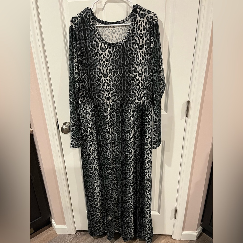 Amazon Essentials Black Leopard Maxi Dress Size 20W